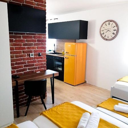 Evita Studio Apartment Карловац Екстериор снимка
