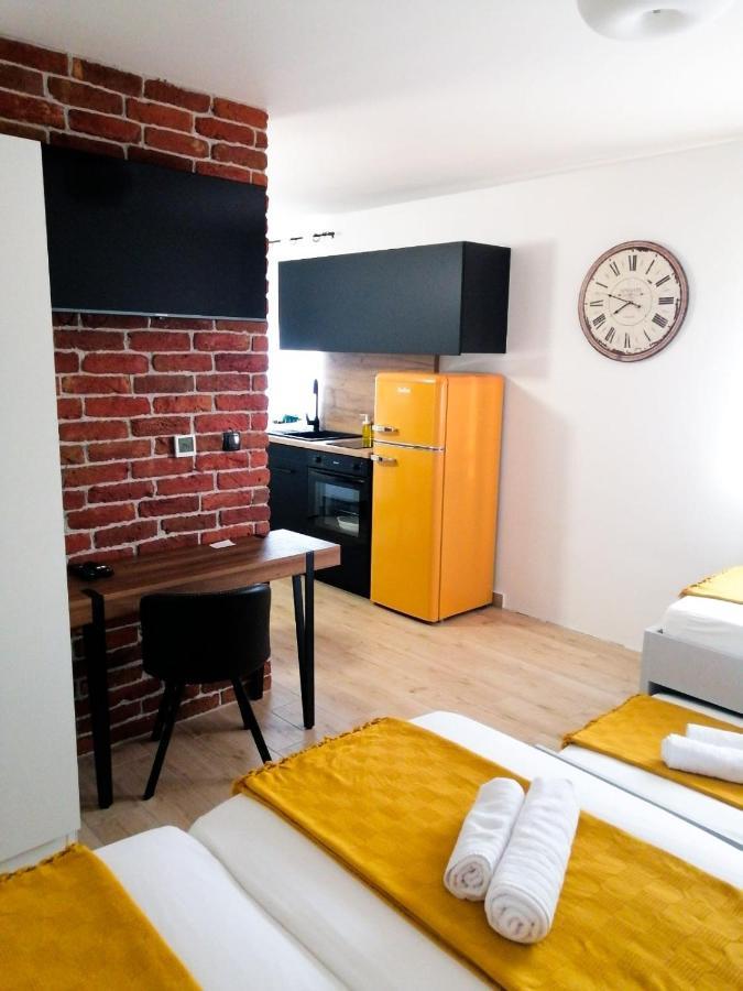 Evita Studio Apartment Карловац Екстериор снимка